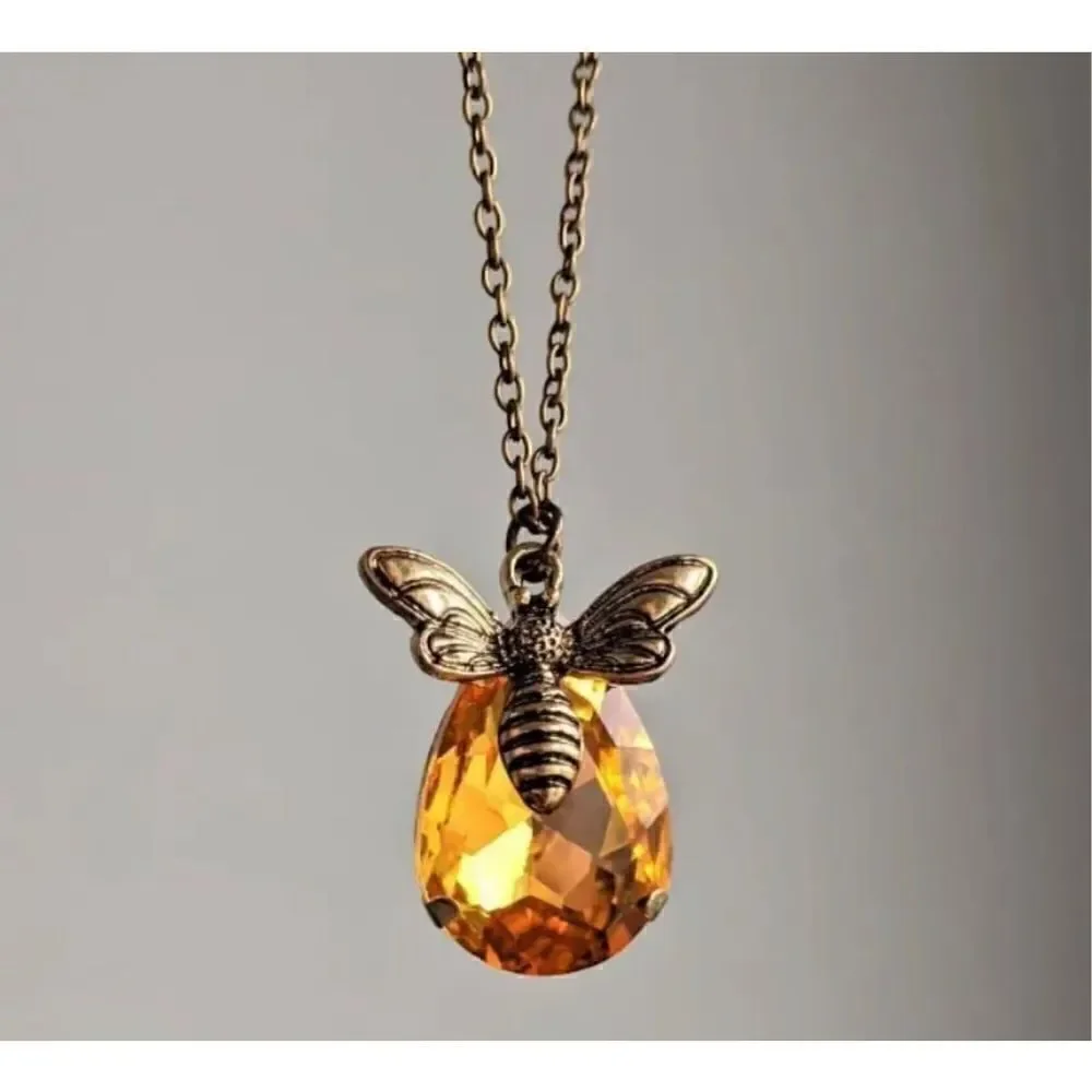 Retro Bee Amber Synthetic Gemstone Pendant Necklace Zinc Alloy Silver Plated Jew